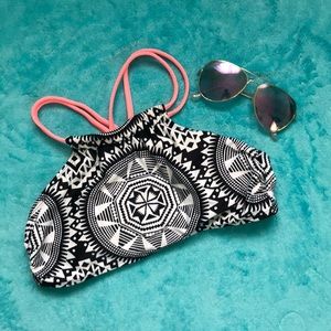 🛍FINAL SALE🛍 Aztec Print Bikini Top